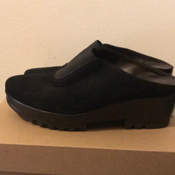 Donald Pliner clog style shoe, black suede - Picture 2 of 5